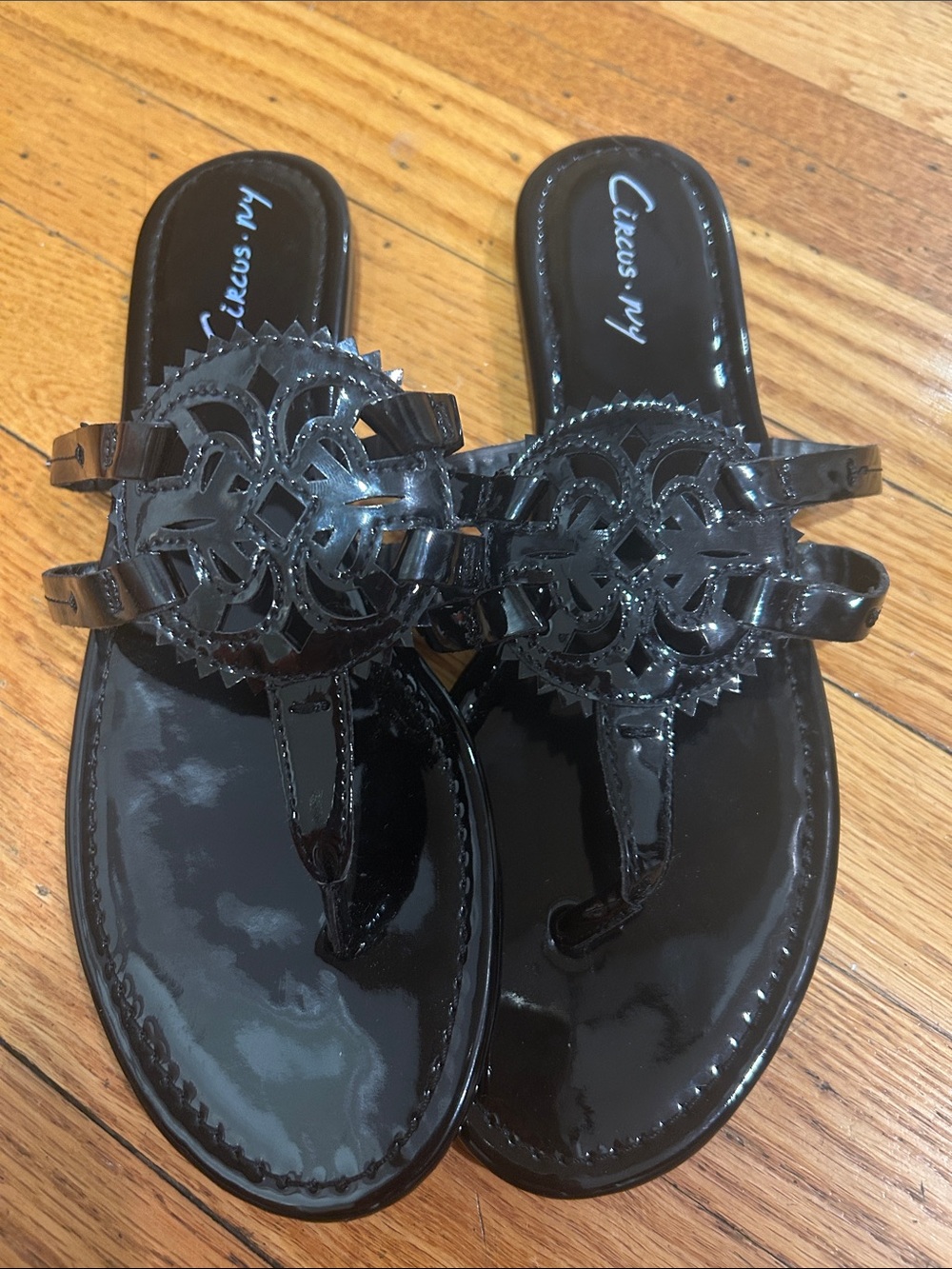 Women's Glossy Black Thong Sandals with Decorative Emblem